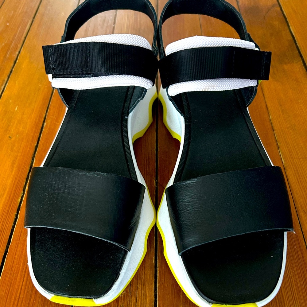 Sorel Kinetic Y strap sandal